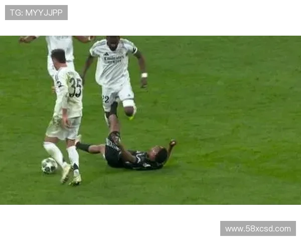 U16国足遭肘击踩踏裁判无红牌 U16国足遭肘击踩踏裁判无红牌